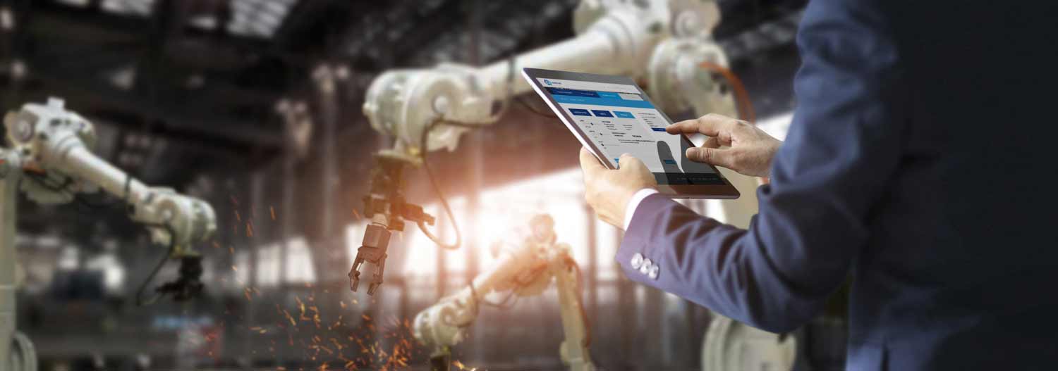 Berechnen Sie Ihre monatlichen Raten mit dem mietfinanz Finanzierungsrechner Benutzung des Finanzierungsrechners auf einem Tablet